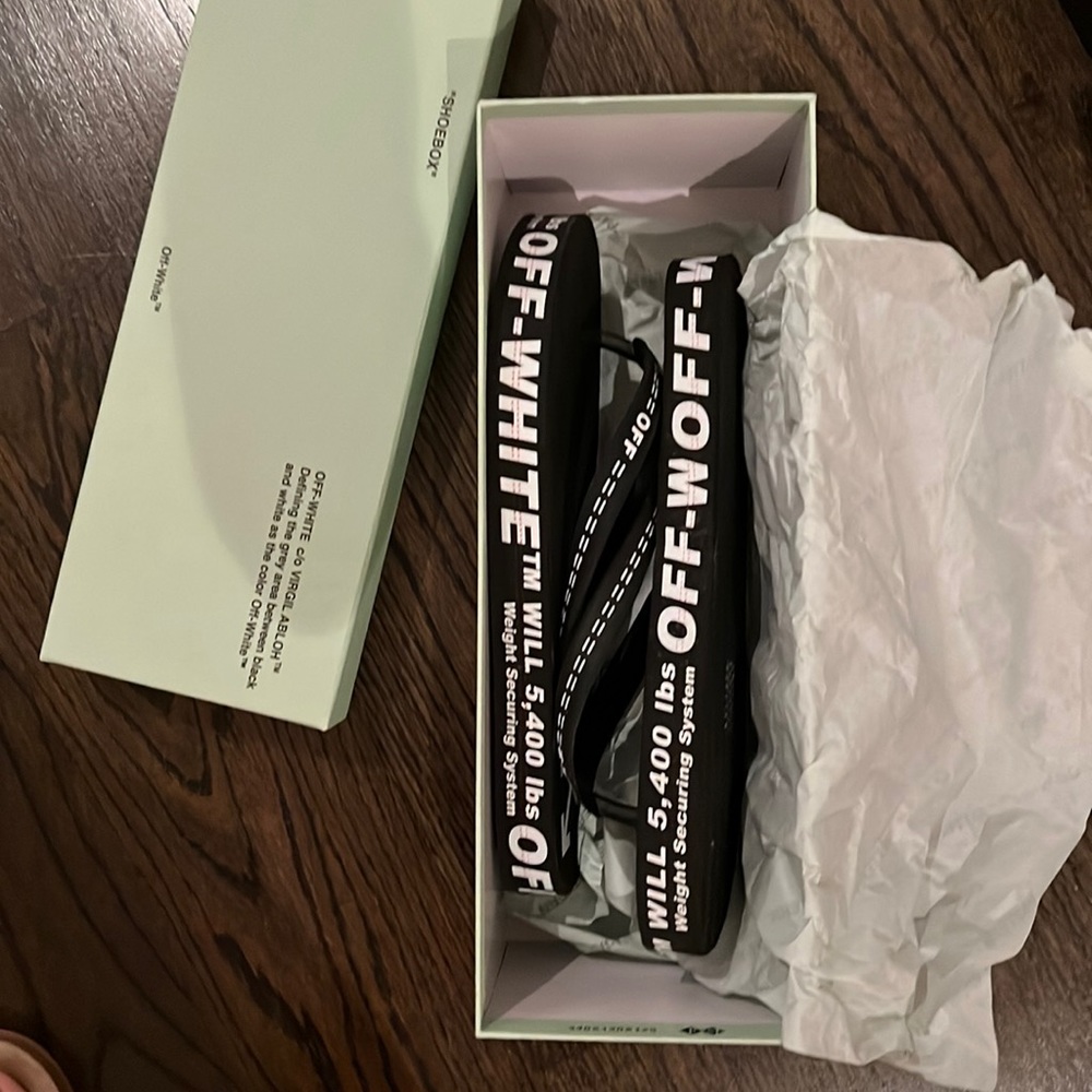 Flip flops size 12 Mens. Almost brand new..